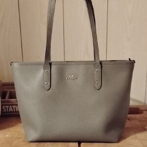 Coach Gray Leather Shoulder bag
